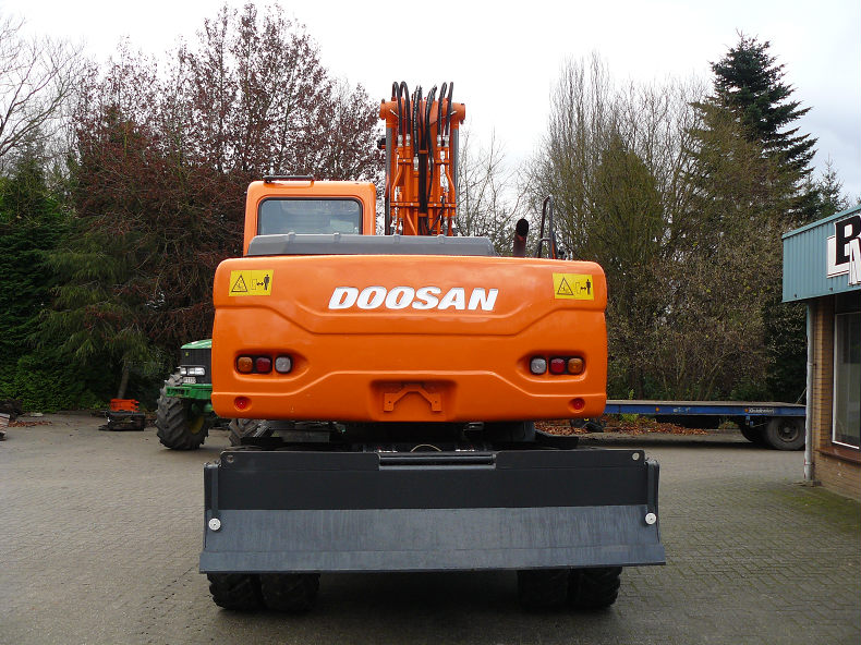 Doosan DX 170W (21)-border.jpg