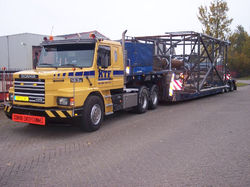 T 143 H met frame Aalsmeer.JPG