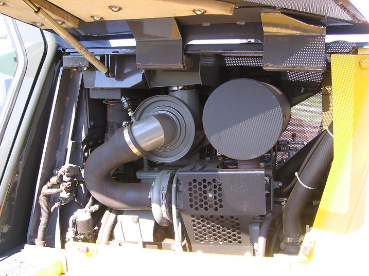 Komatsu D41P motorkap.JPG