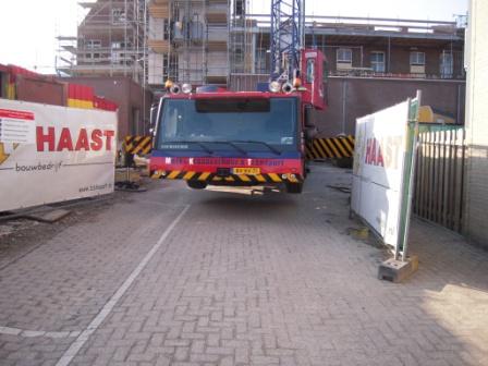 mooi Hoi zo'n echte kraan cabine van Liebherr , das weer eens wat anders dan zo'n lelijke Spierings