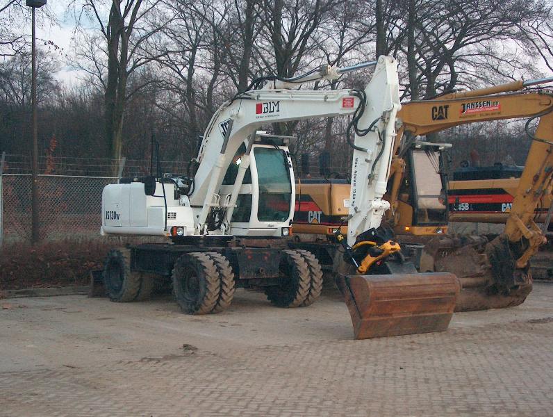 62 JCB JS 130 W met Engcon Rototilt Janssen M'tricht.jpg