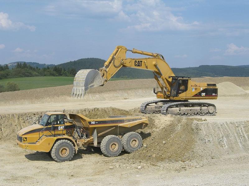 Cat 375-2.jpg