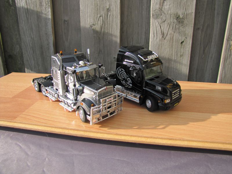 Kenworth T908 & Drake 4x8 007.jpg