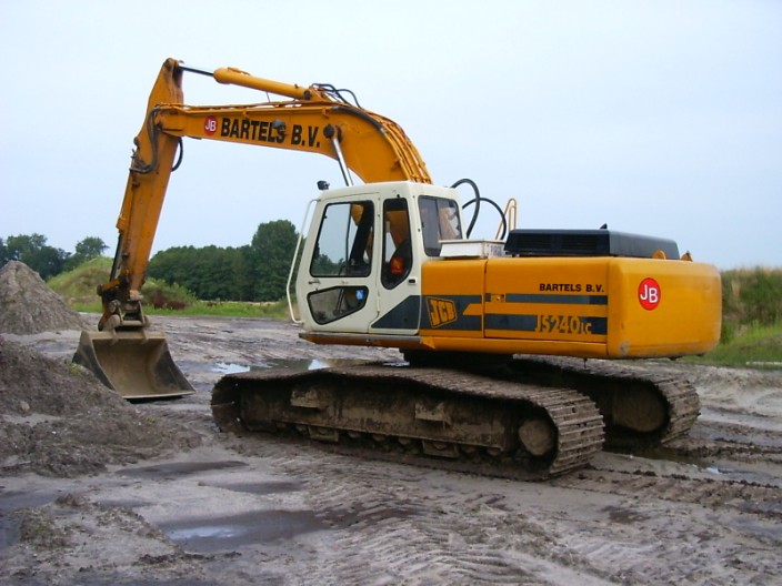 JCB JS240C (1).jpg