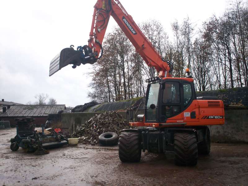 Herschaalde kopie van Doosan 160 001.jpg