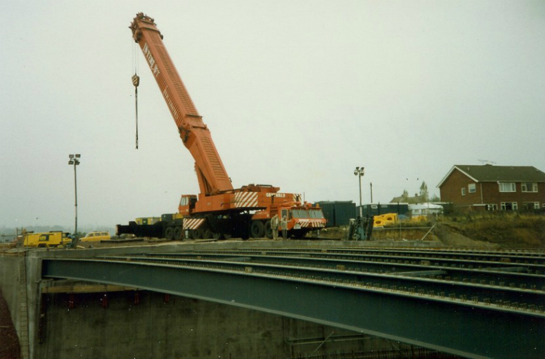 830px-Gottwald_telescopic_crane_(demountable_boom)-_SCAN0113.jpg