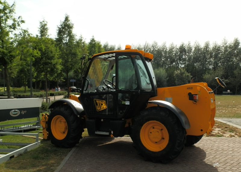 jcb1.JPG