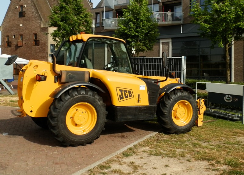 jcb2.JPG