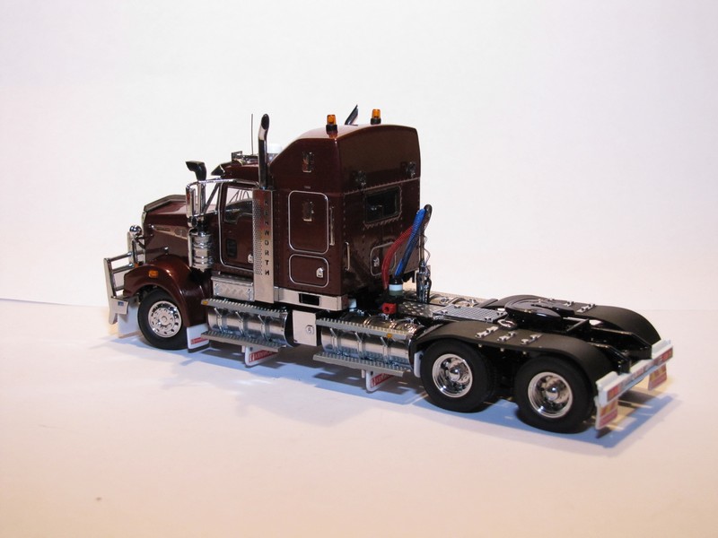 Kenworth T908 002.jpg