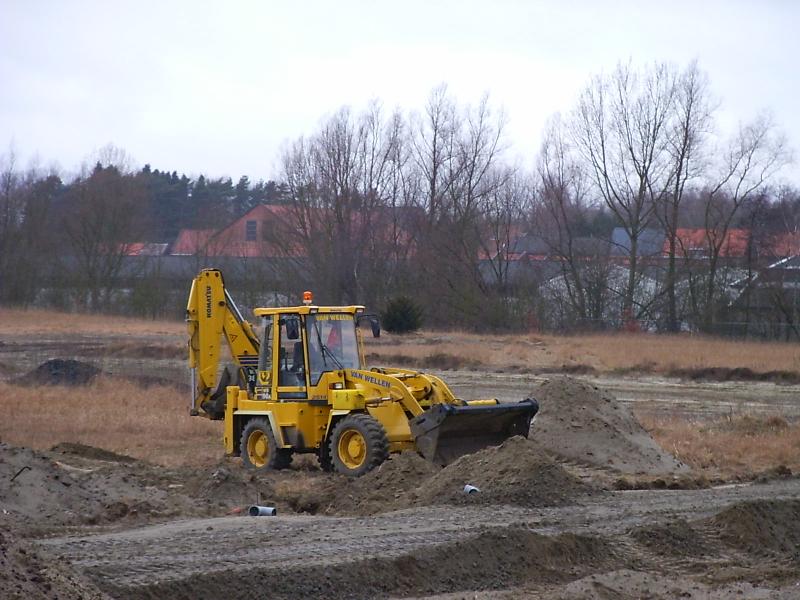 Komatsu WB38A (800 x 600).jpg