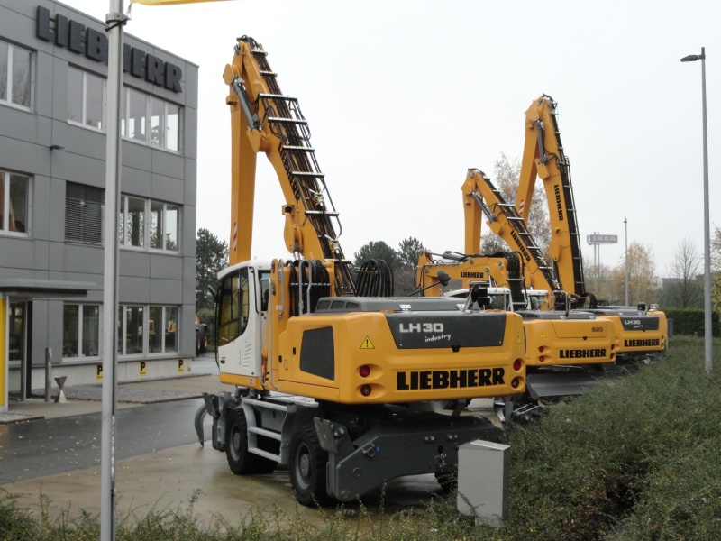 Liebherr LH 30 (1).jpg