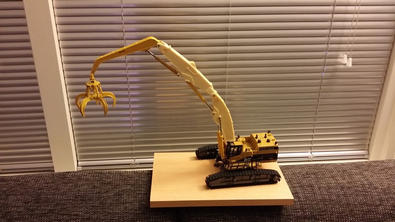 Caterpillar 5110B Demolition 031.jpg