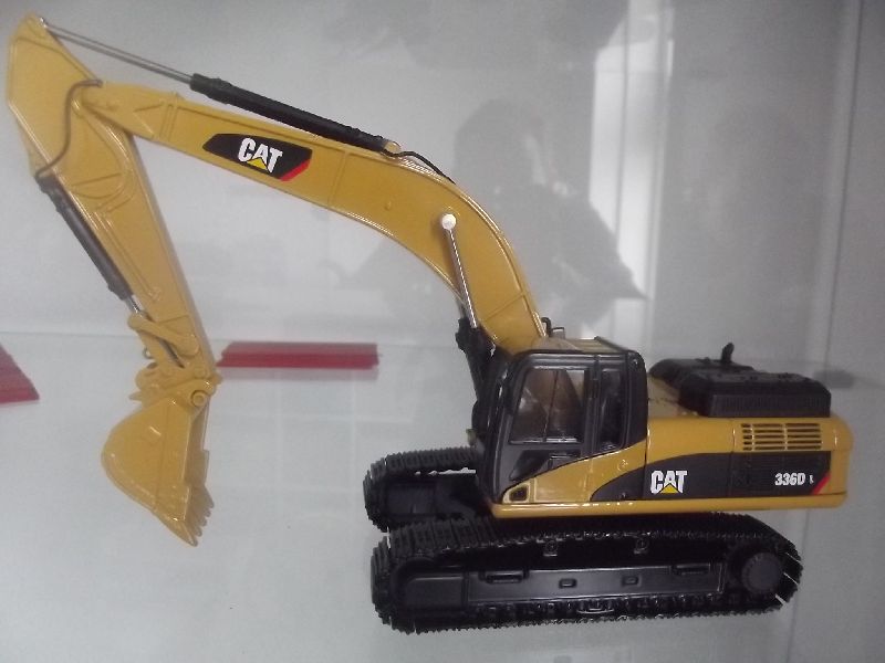 Cat336dl.JPG