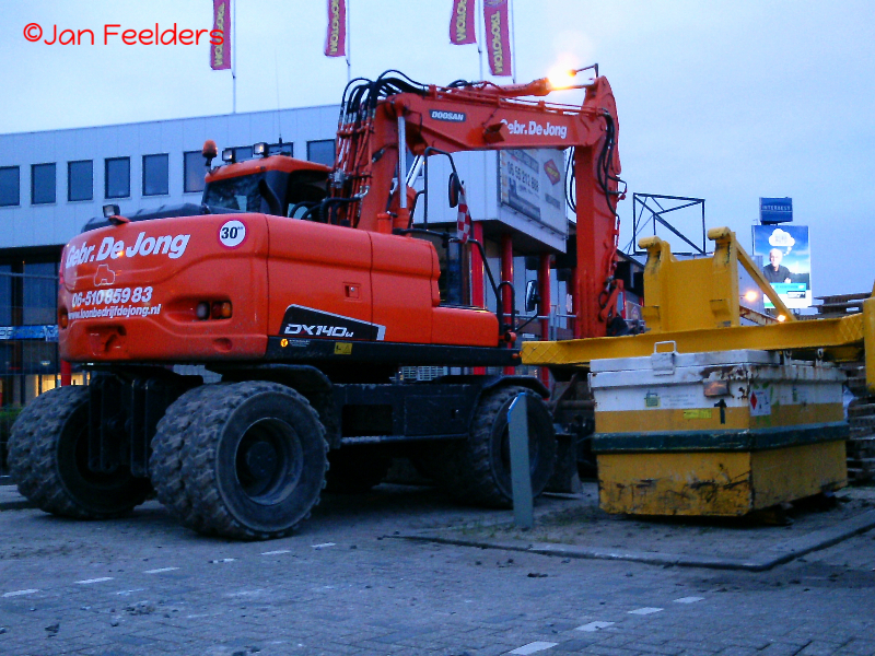 Gebr De Jong BV , Doosan dx 140w