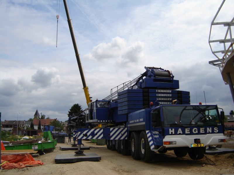 Liebherr LTM1300 Haegens.jpg