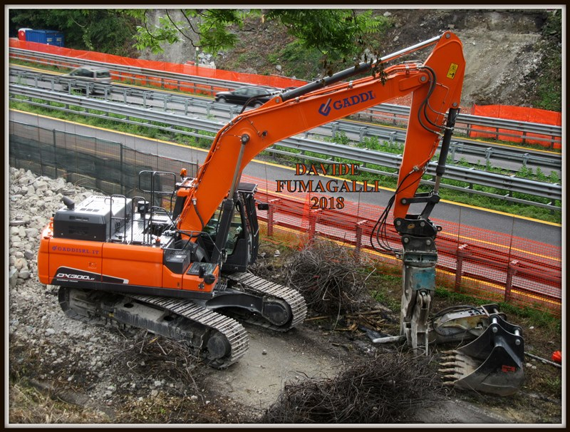 Doosan DX300 Gaddi 001.JPG