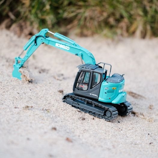 Kobelco SK 140-7 conrad.jpg