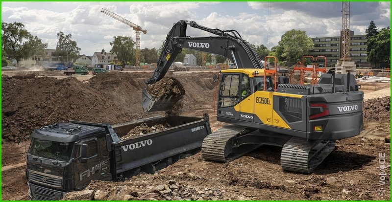 volvo-crawler-excavator-ec250-e.jpg