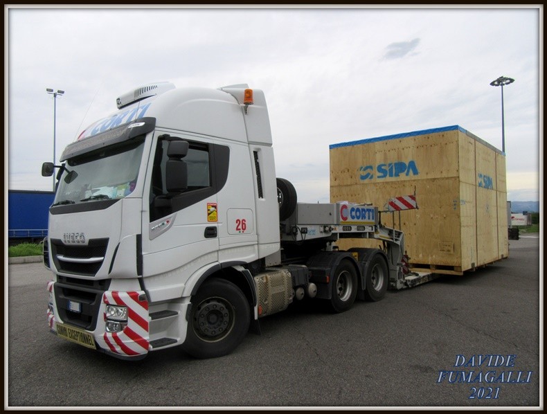 Iveco Stralis X-WAY 570 Corti 001.JPG