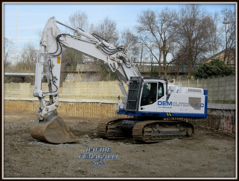 Volvo EC380E HR AT Top Taglio 001.JPG