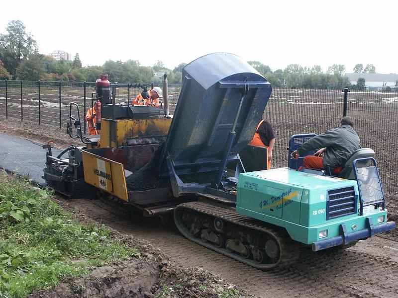 benz 250 voor fietspad asfalt machine.jpg