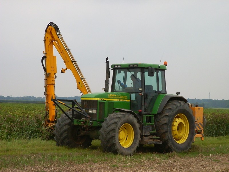 JD 7810PQ met herder (1) (800 x 600).jpg